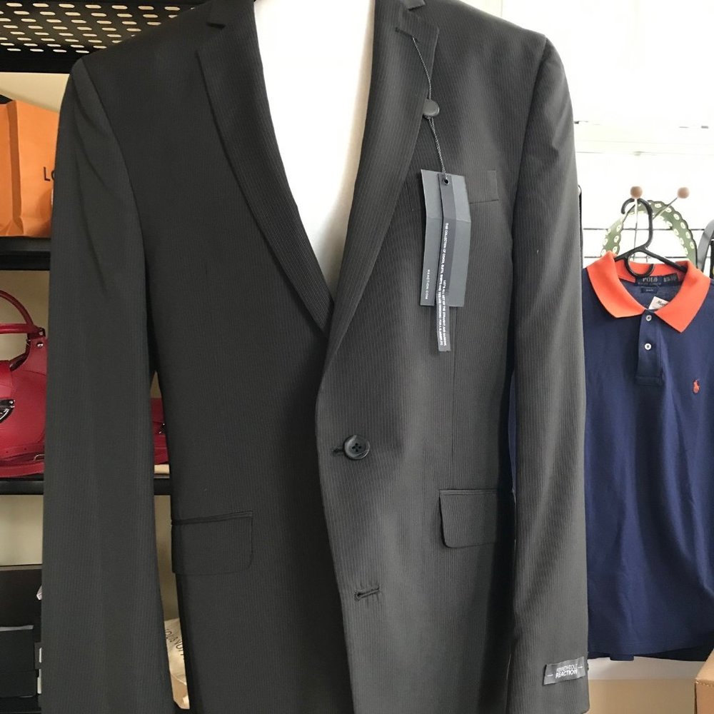 Kenneth Cole Reaction Suit  - Slim Fit 42R, 35 W
